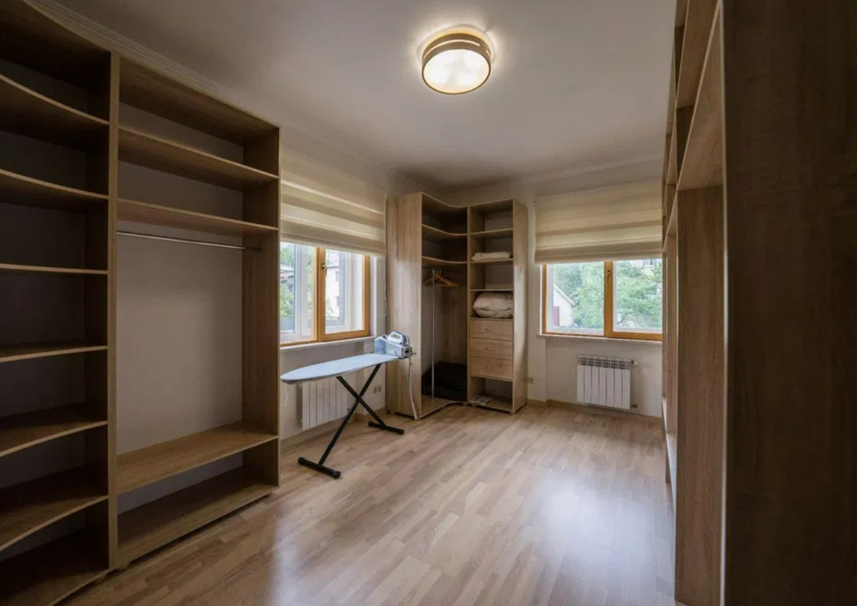Оренда 5к будинки в Києві,  Квітки-Основ'яненка вул., 3