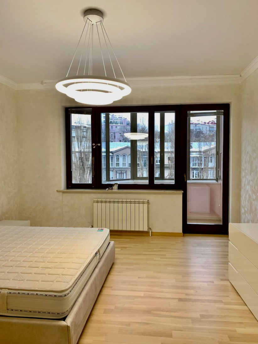 Аренда 5к квартиры в Киеве,  Кропивницкого ул., 10 9
