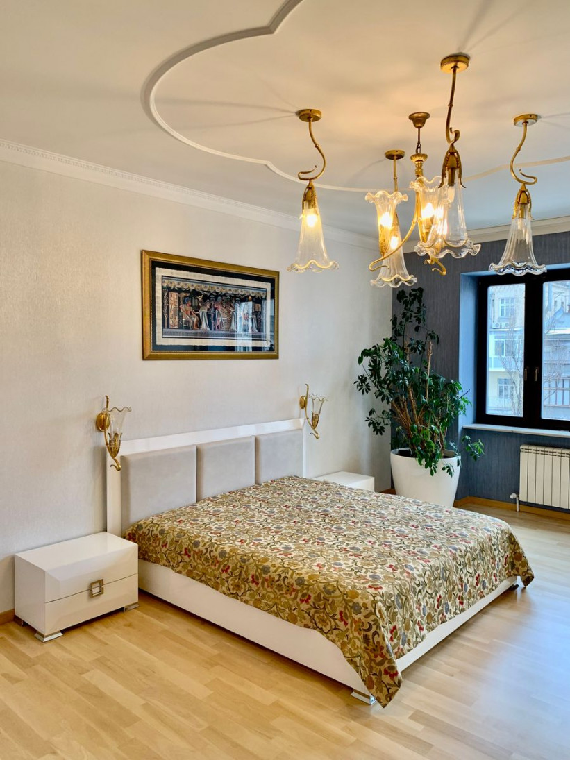 Аренда 5к квартиры в Киеве,  Кропивницкого ул., 10 10