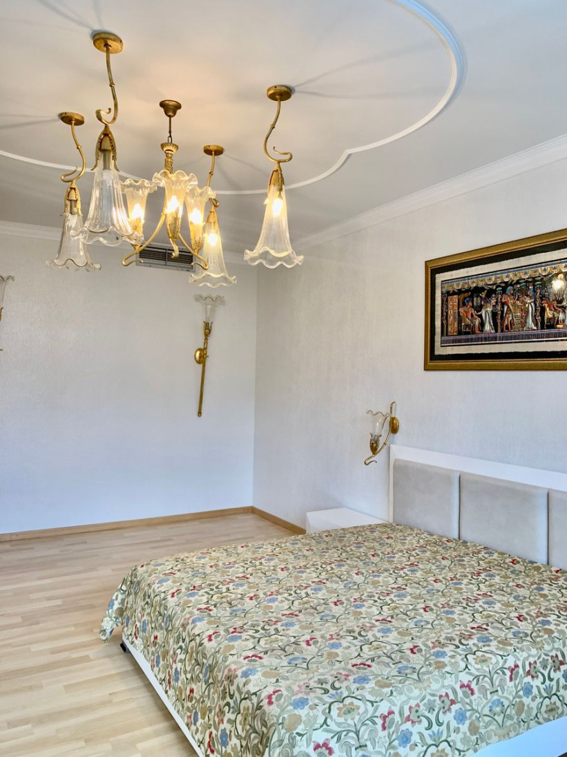 Аренда 5к квартиры в Киеве,  Кропивницкого ул., 10 11