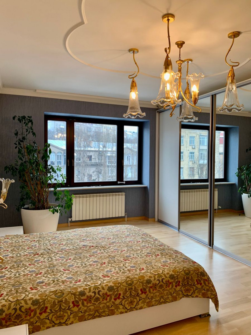 Аренда 5к квартиры в Киеве,  Кропивницкого ул., 10 12