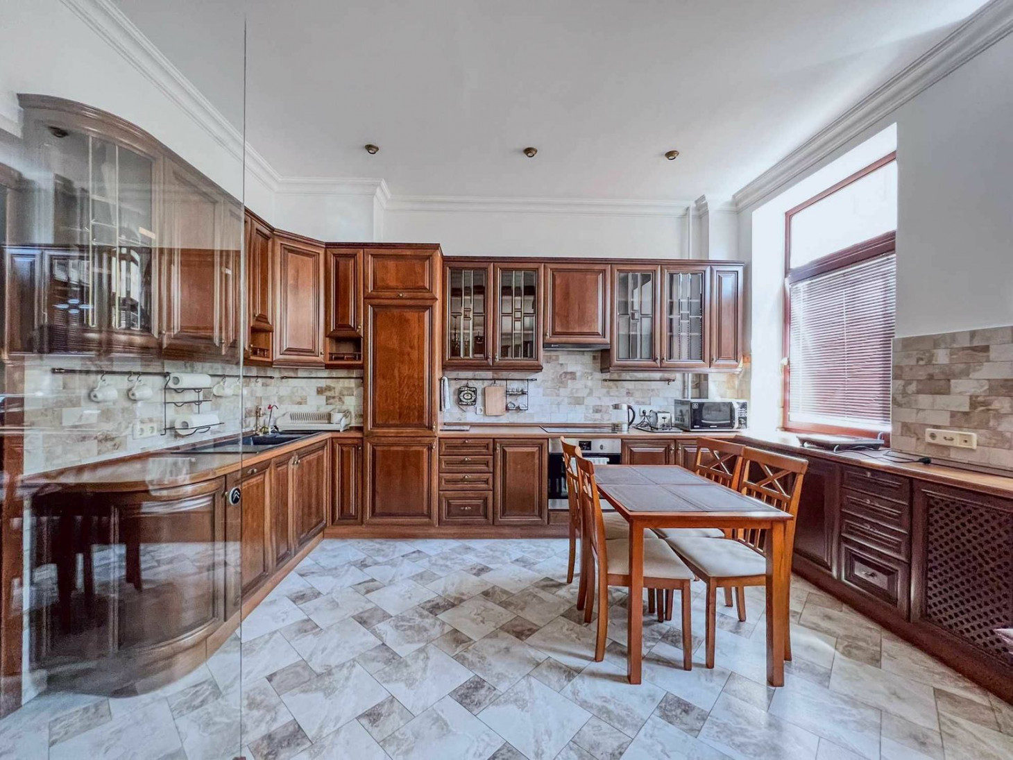 Аренда 3к квартиры в Киеве,  Пирогова ул., 6А 0