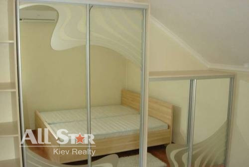 Продаж 4к будинки в Києві,  Стеценка вул., 12 13