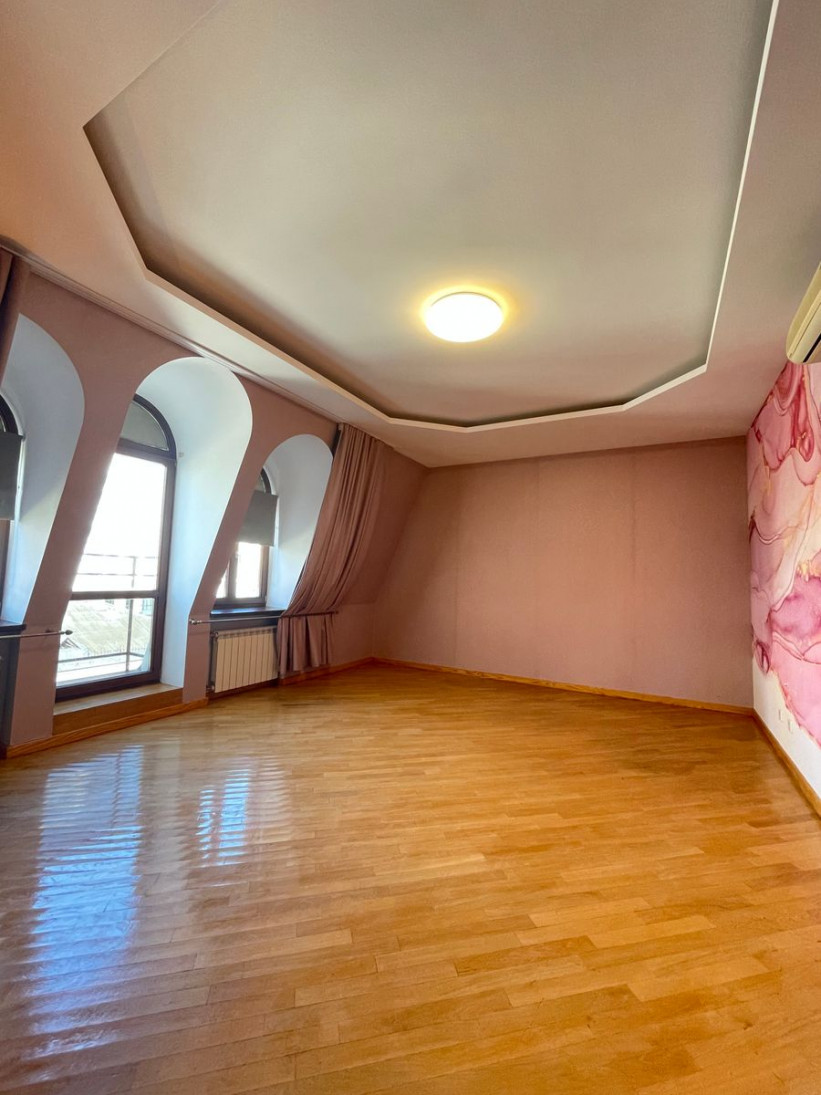 Аренда 5к квартиры в Киеве,  Чеховский переулок, 8 13