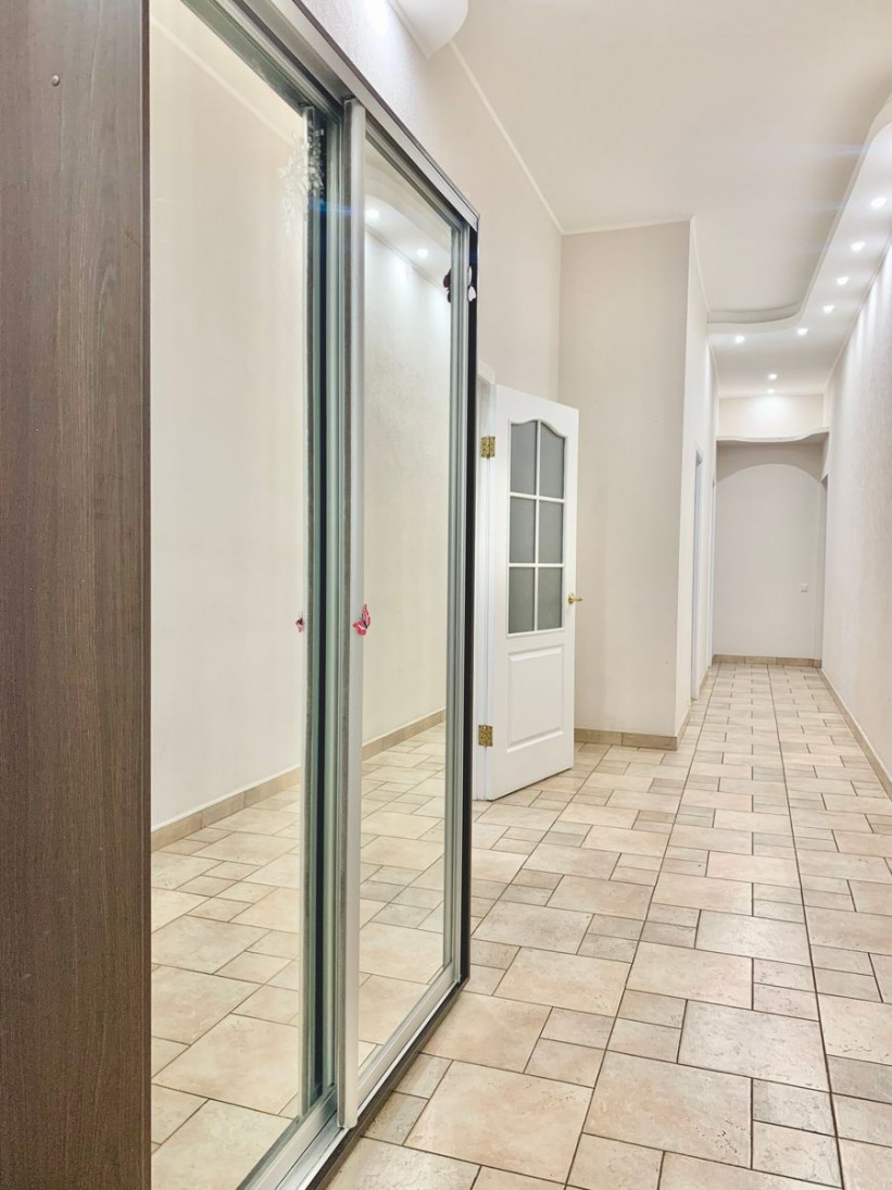 Продажа 3к квартиры в Киеве,  Малая Житомирская ул., 5 2