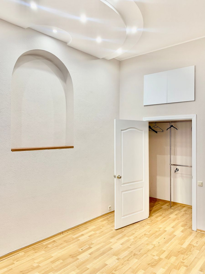 Продажа 3к квартиры в Киеве,  Малая Житомирская ул., 5 4