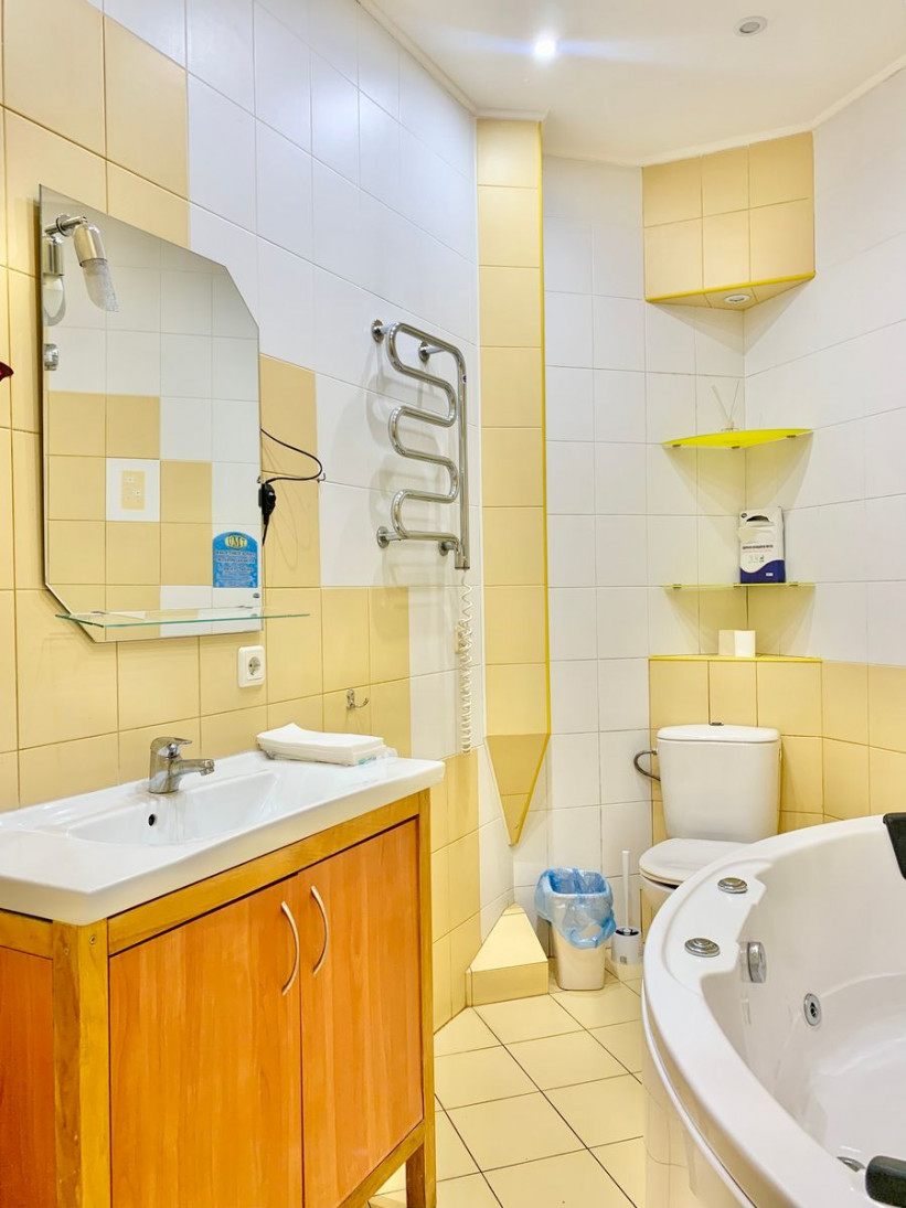 Продажа 3к квартиры в Киеве,  Малая Житомирская ул., 5 8