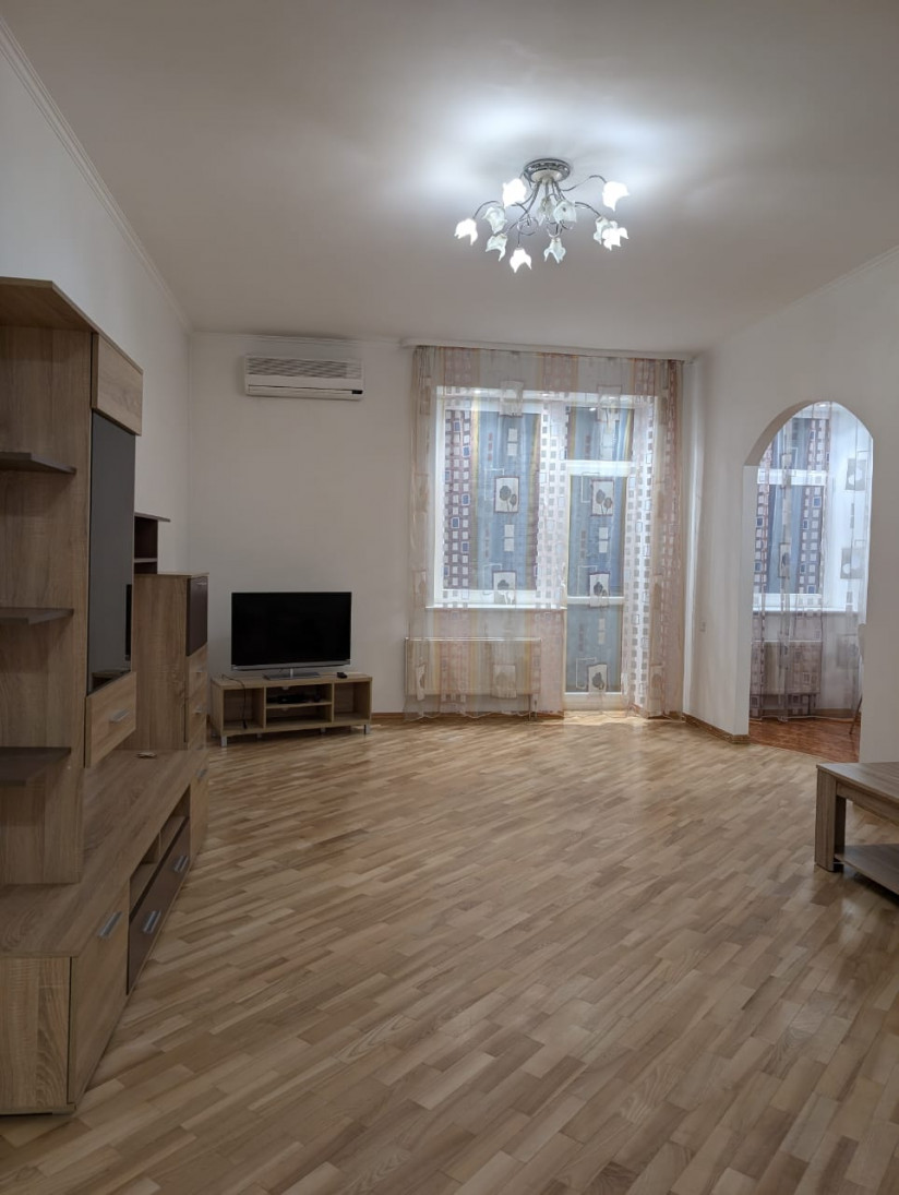 Аренда 4к квартиры в Киеве,  ЖК Хмельницкий, Богдана Хмельницкого ул., 41 4