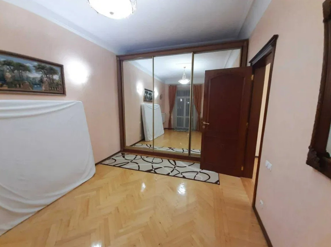 Продажа 4к квартиры в Киеве,  Золотые Ворота, Золотоворотская ул., 2 8