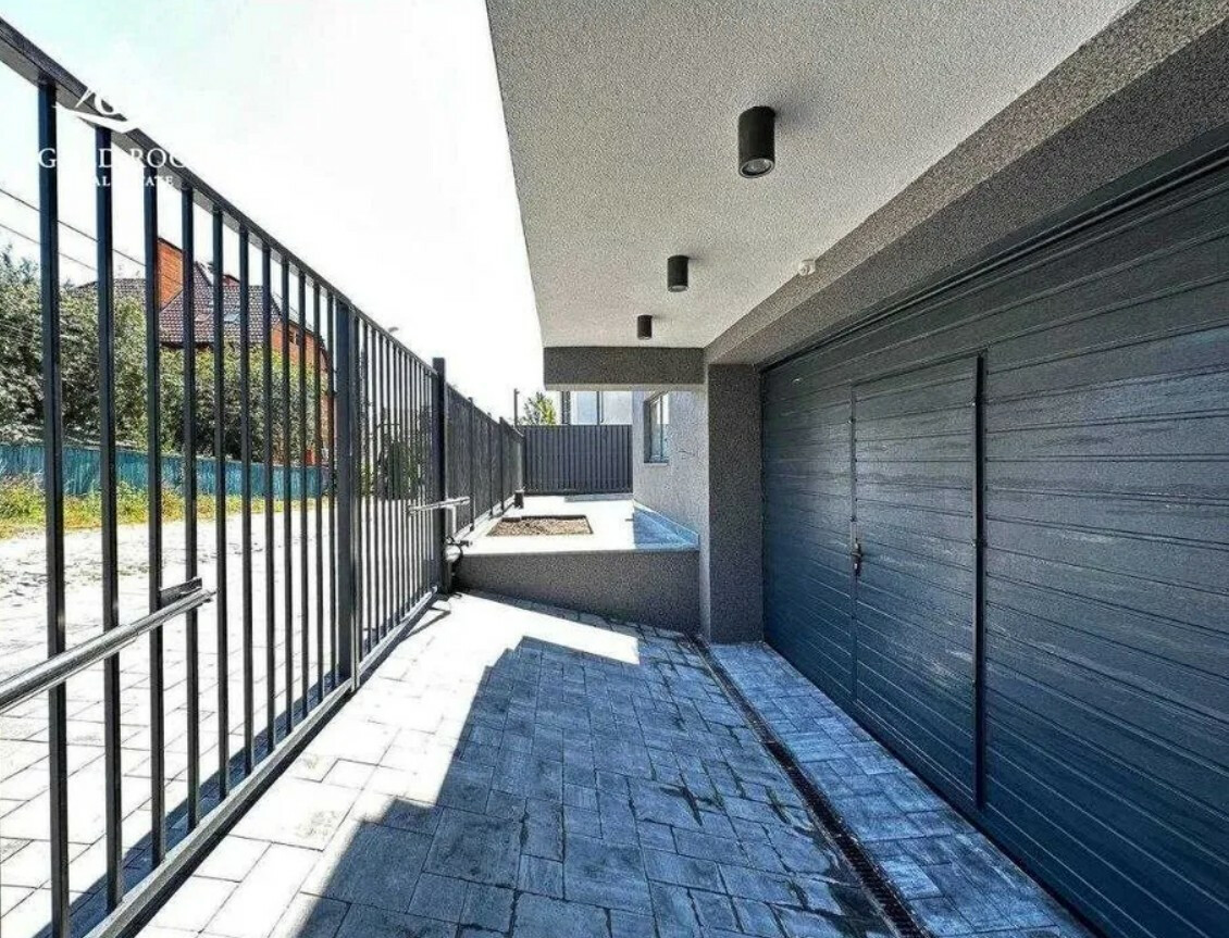 Продажа здания в Киеве,  Яготинская ул., 6