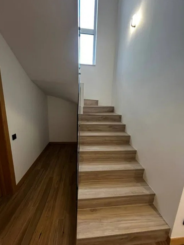 Продаж 4к будинки в Києві,  Лісники 12