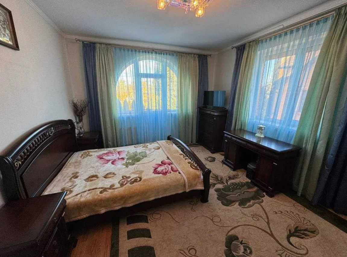 Продажа 6к дома в Киеве, Хотов 3