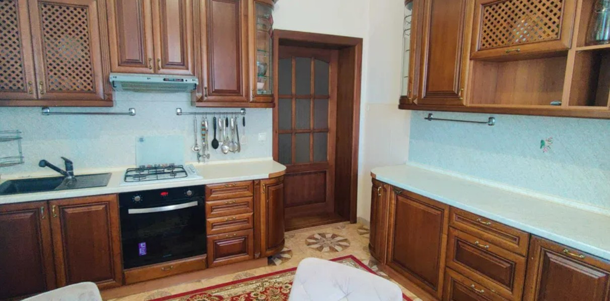 Продажа 6к дома в Киеве, Хотов 15