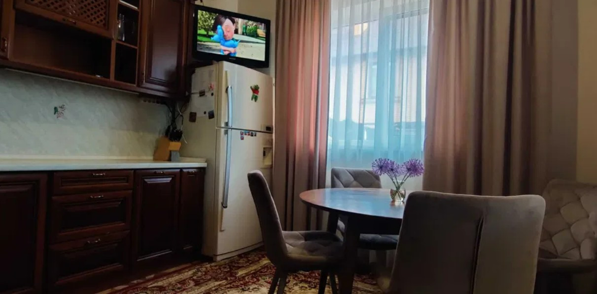Продажа 6к дома в Киеве, Хотов 16