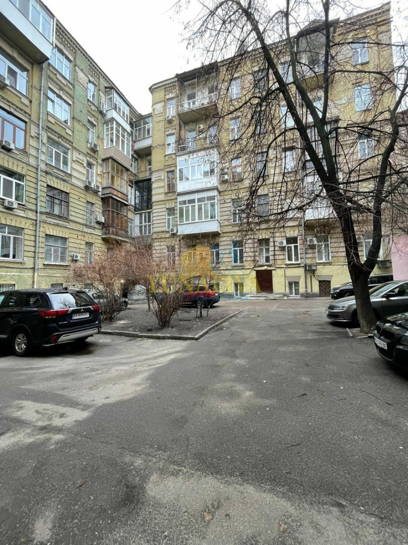Продажа 2к квартиры в Киеве,  Богдана Хмельницкого ул., 10Б 3