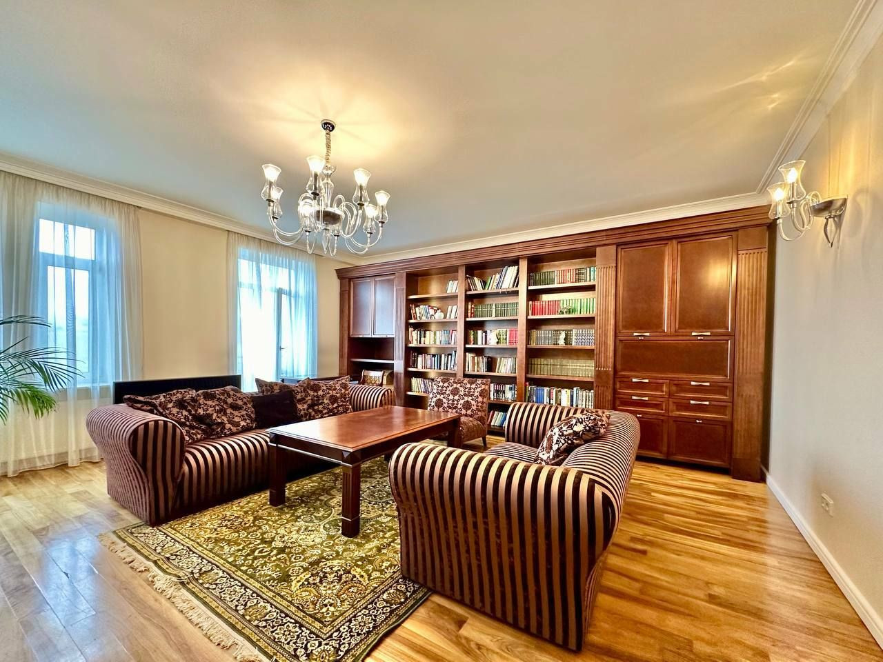 Аренда 4к квартиры в Киеве,  Щекавицкая ул., 30/39 0
