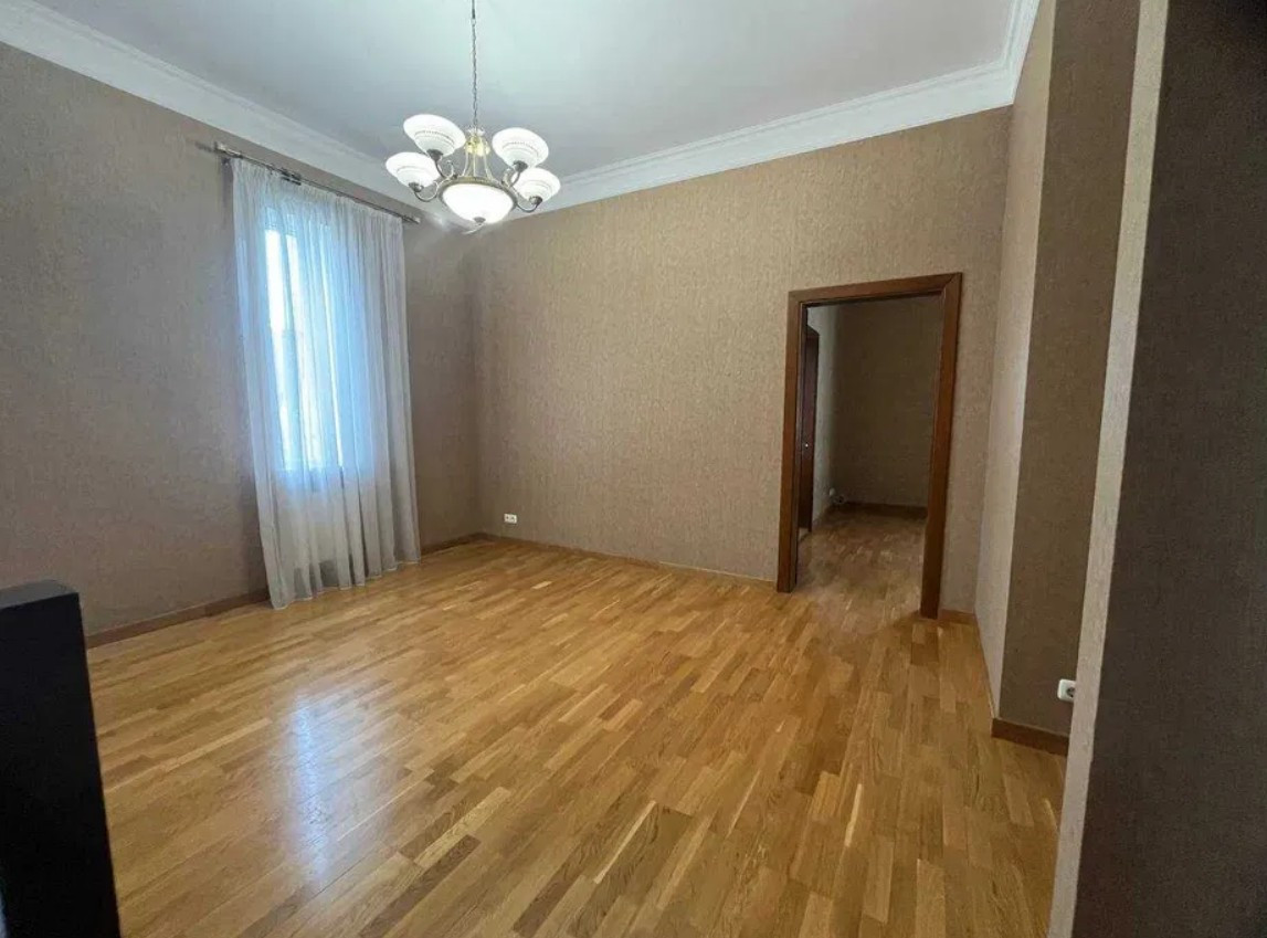 Аренда 4к дома в Киеве,  Черняховского ул. 2