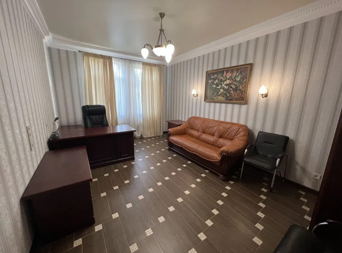 Аренда 7к дома в Киеве, Редчинская ул. 15