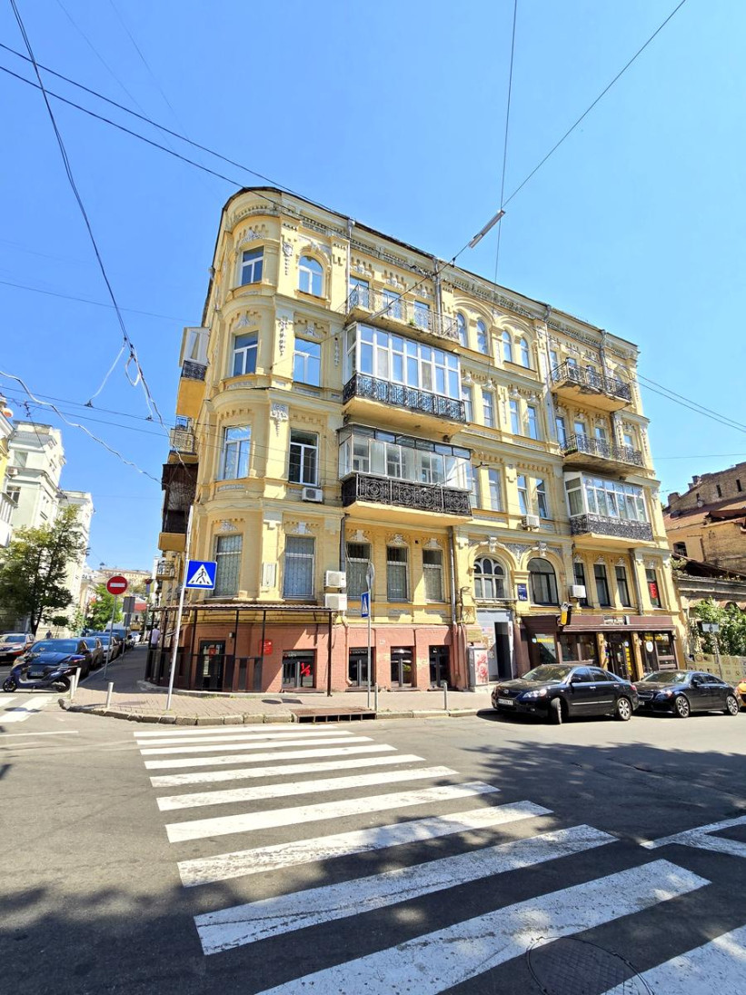 Продажа 2к квартиры в Киеве,  Малая Житомирская ул., 16/3 19