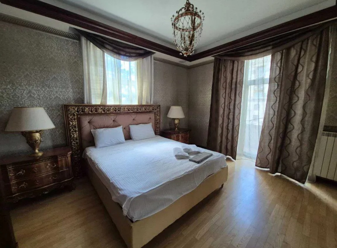 Аренда 5к квартиры в Киеве, Крещатик ул., 25 3