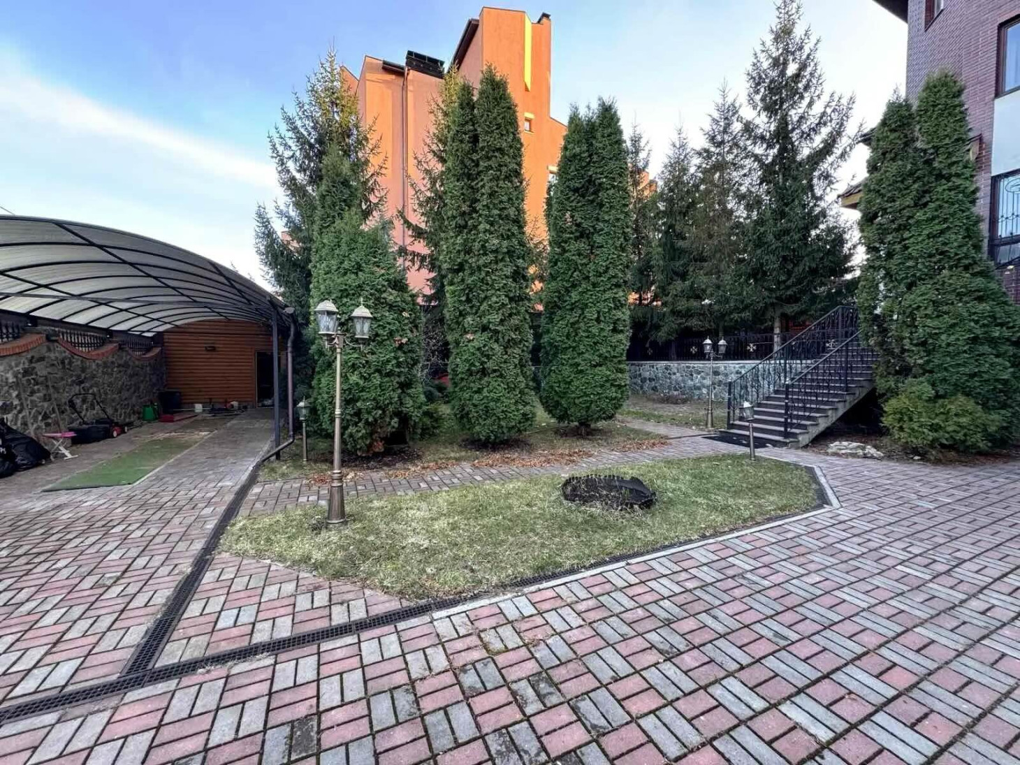Аренда 8к дома в Киеве,  Ужгородская ул. 4