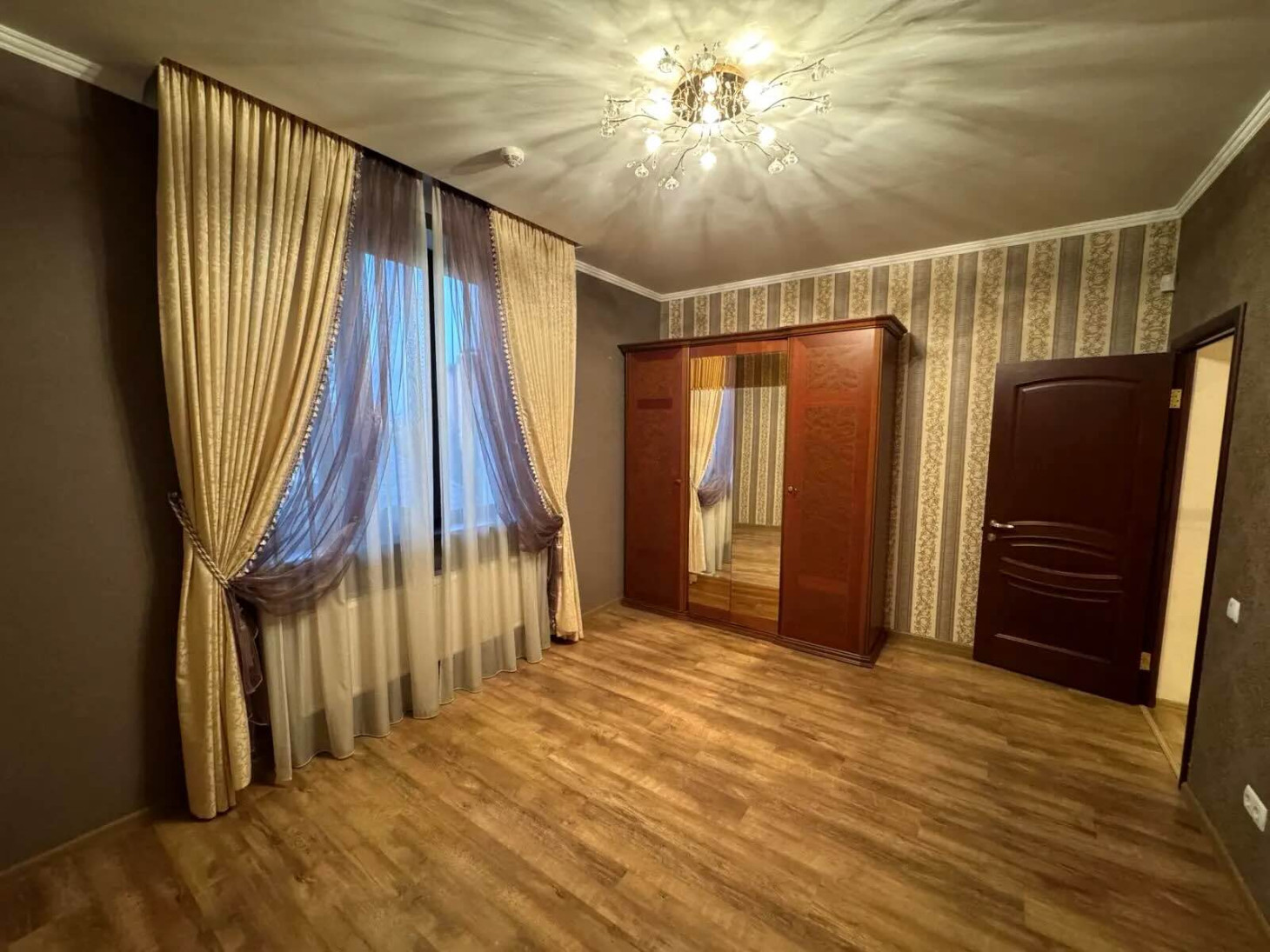 Аренда 8к дома в Киеве,  Ужгородская ул. 27