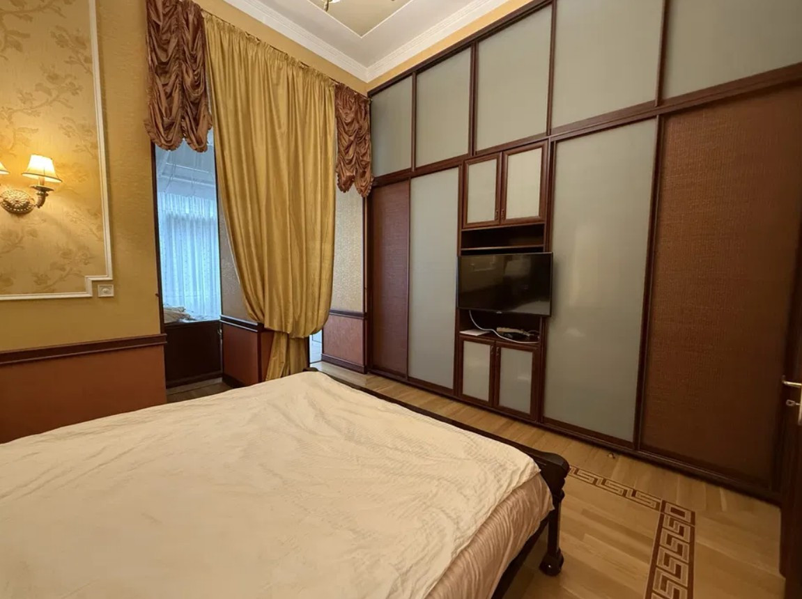 Аренда 5к квартиры в Киеве,  Заньковецкой ул., 7 8