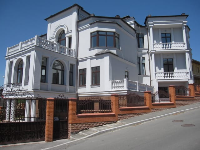 Аренда 9к дома в Киеве,  Редутная ул., 35 0