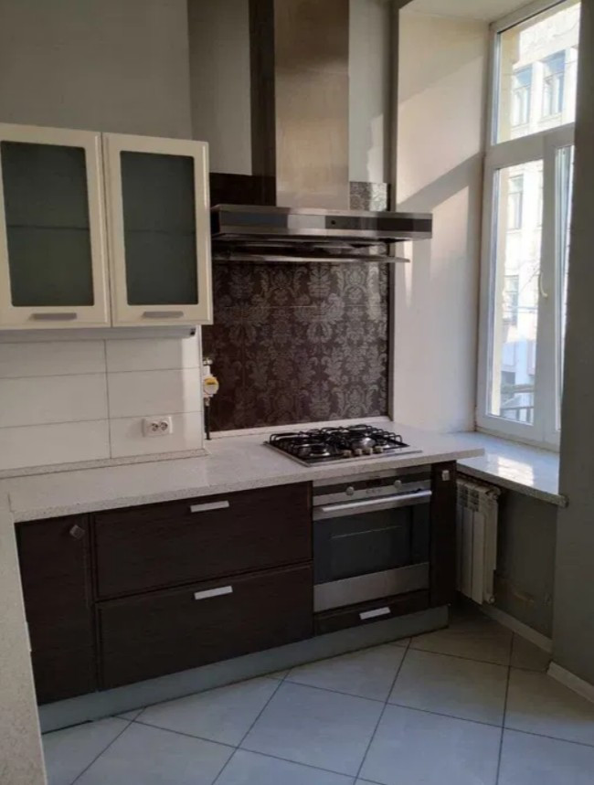 Продажа 2к квартиры в Киеве,  Малая Житомирская ул., 7 4