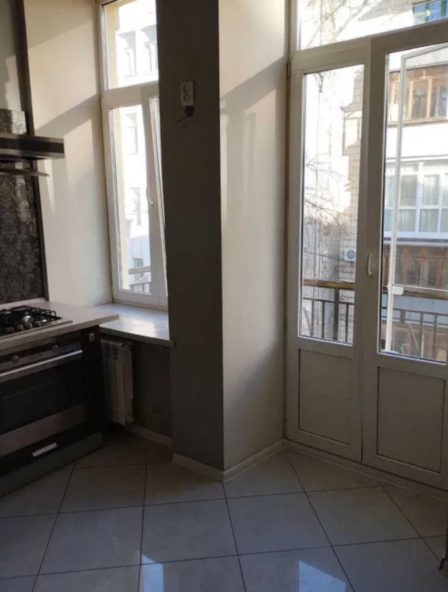 Продажа 2к квартиры в Киеве,  Малая Житомирская ул., 7 5