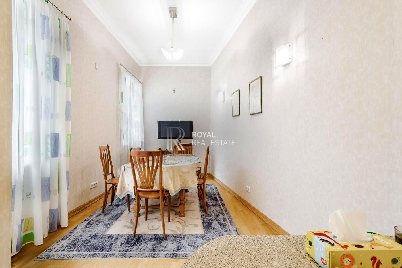 Продажа 6к квартиры в Киеве,  Софиевская ул., 25А 26