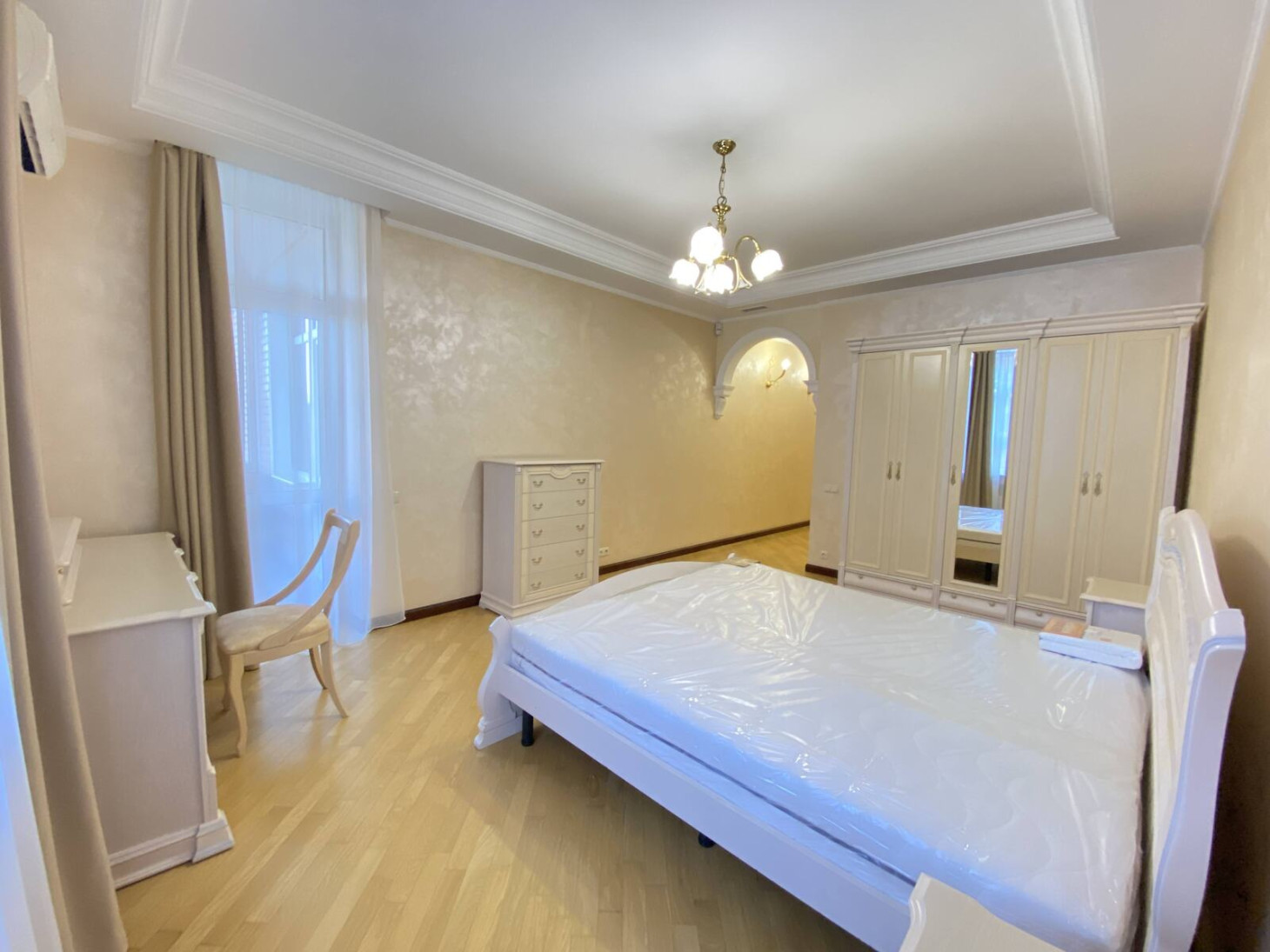 Аренда 5к квартиры в Киеве,  ЖК Волна, Старонаводницкая ул., 13 1