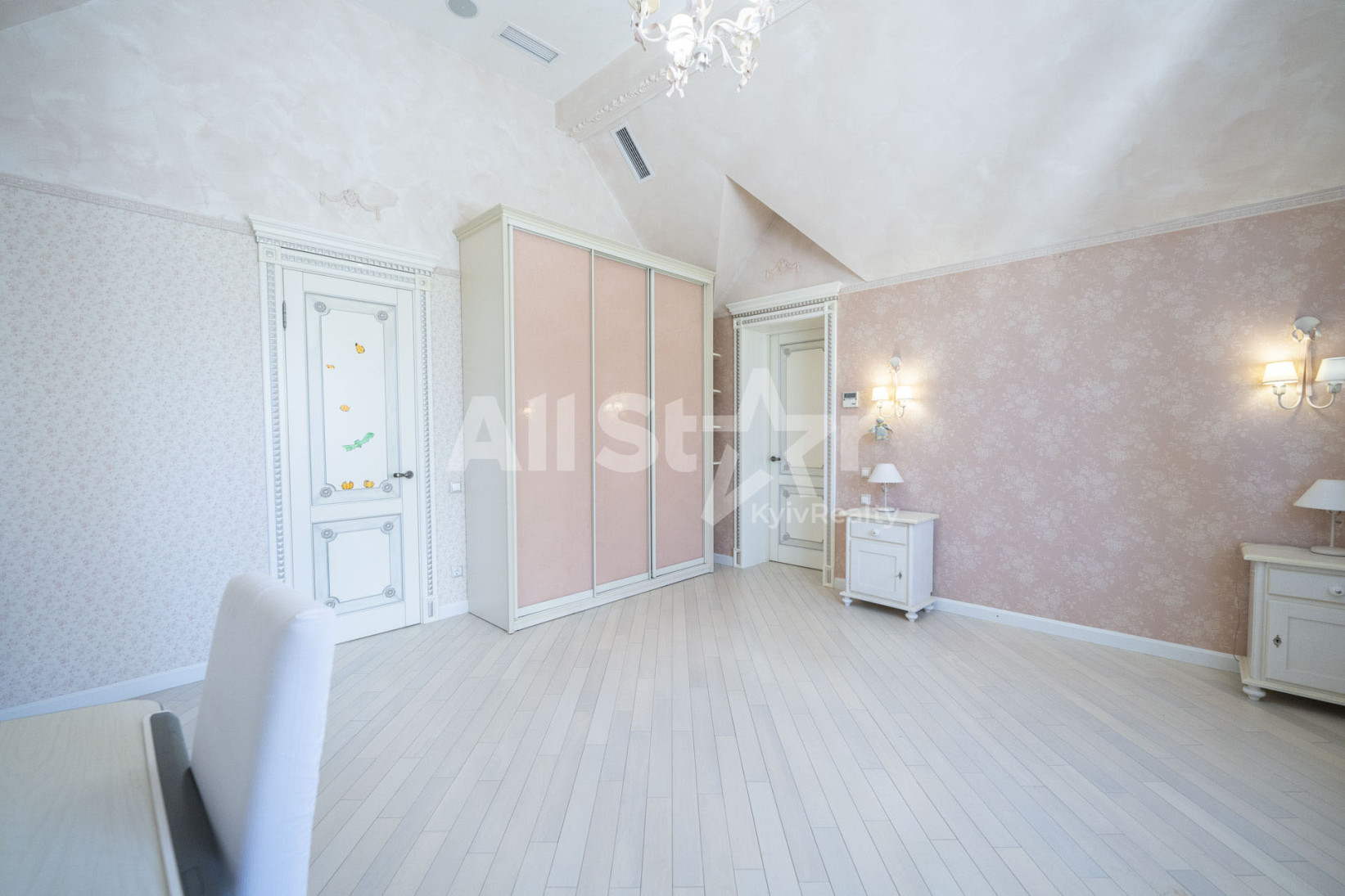 Аренда 9к дома в Киеве, Радченко Петра ул., 15