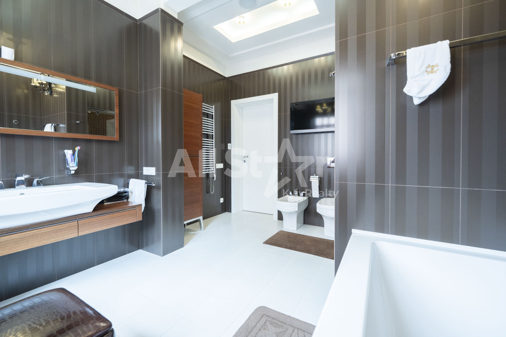 Аренда 4к квартиры в Киеве,  ЖК Капитолий, Крещатик ул., 27Б 4