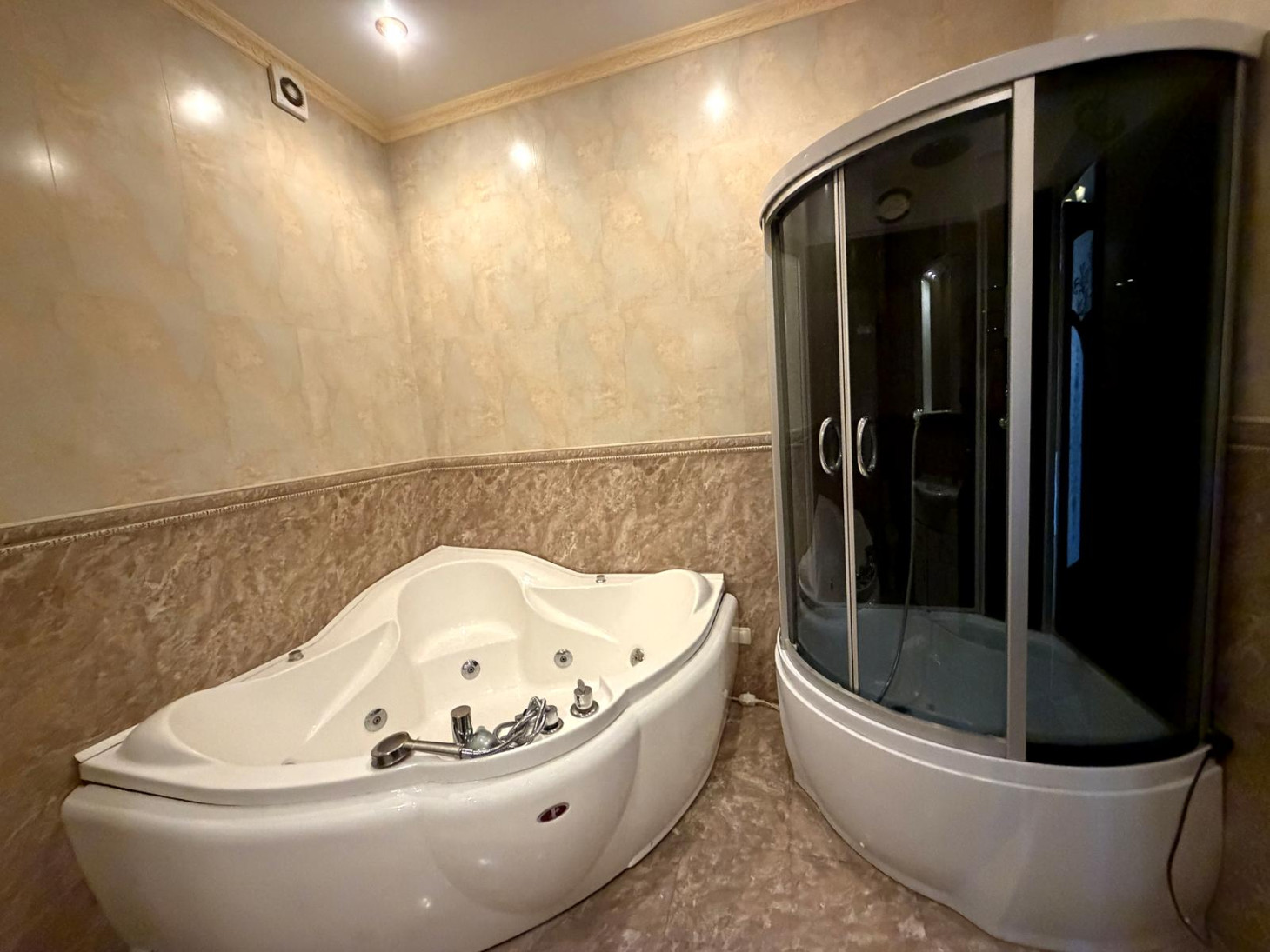 Аренда 4к квартиры в Киеве,  Старонаводницкая ул., 6Б 3