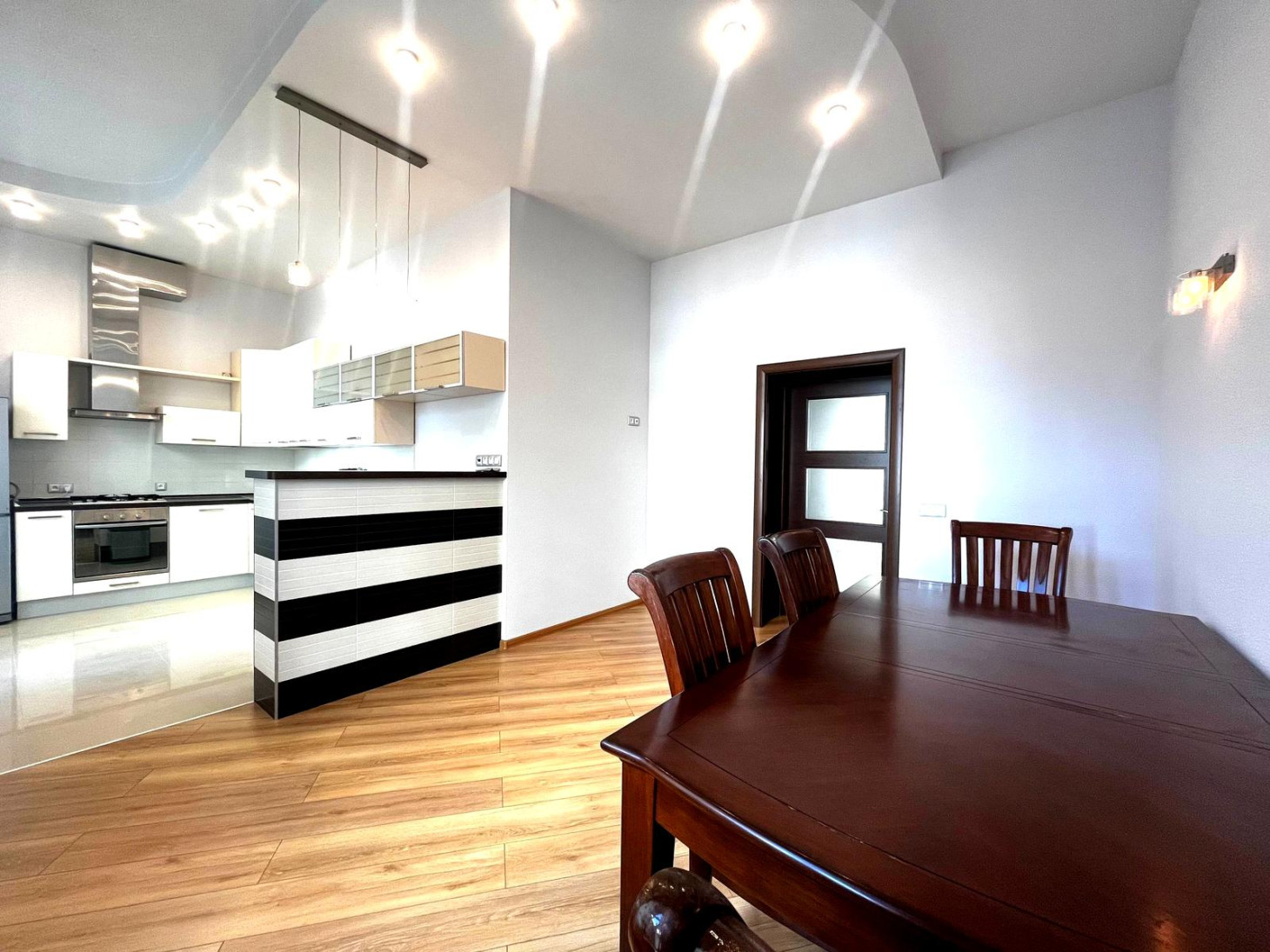 Аренда 2к квартиры в Киеве,  Терещенковская ул., 7 12