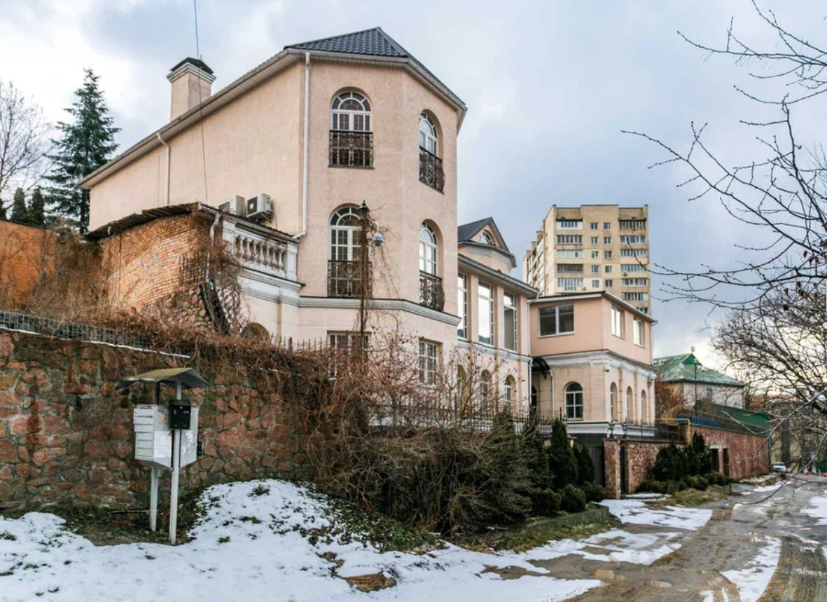 Аренда 5к дома в Киеве, Ломаковская ул. (Мичурина ул.) 1