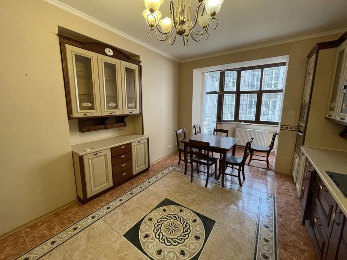 Аренда 4к квартиры в Киеве, Паторжинского ул., 14 1