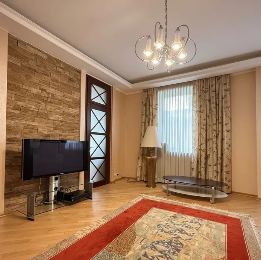 Аренда 3к квартиры в Киеве,  Шелковичная ул., 18Б 1