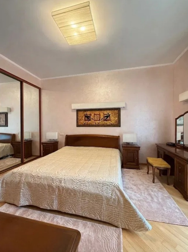 Аренда 3к квартиры в Киеве,  Шелковичная ул., 18Б 3