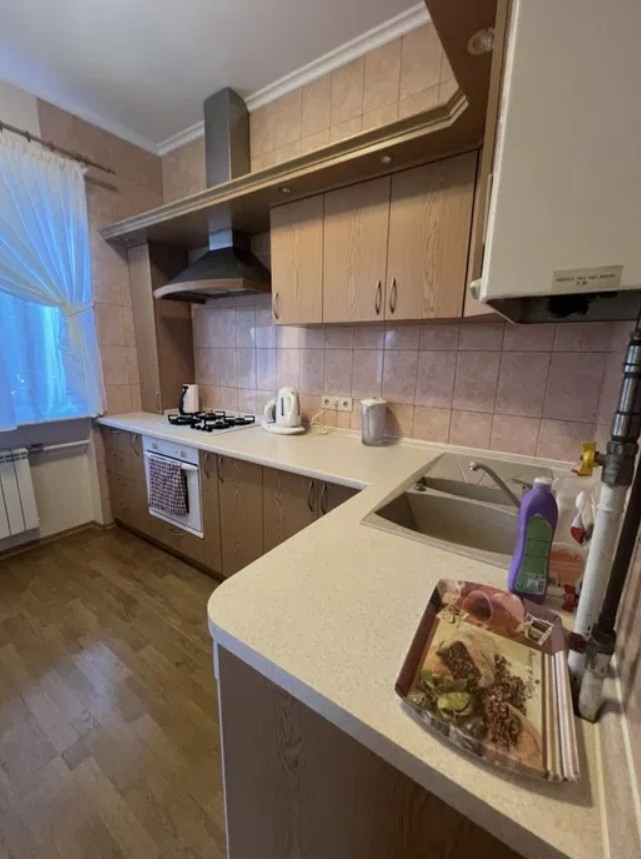 Аренда 4к дома в Киеве,  Бусловская ул. 18