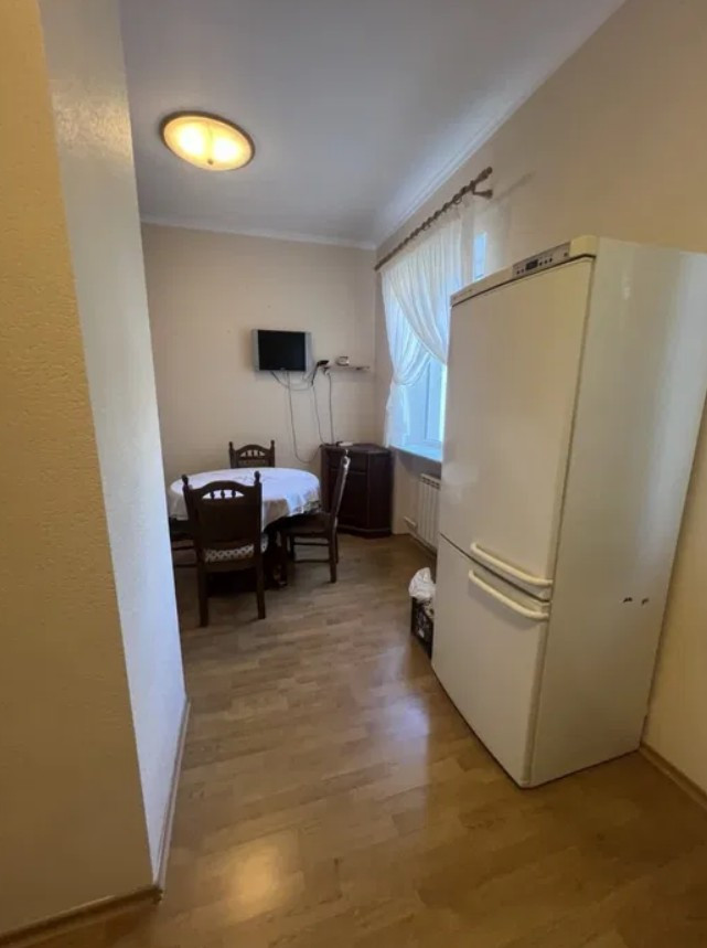 Аренда 4к дома в Киеве,  Бусловская ул. 19