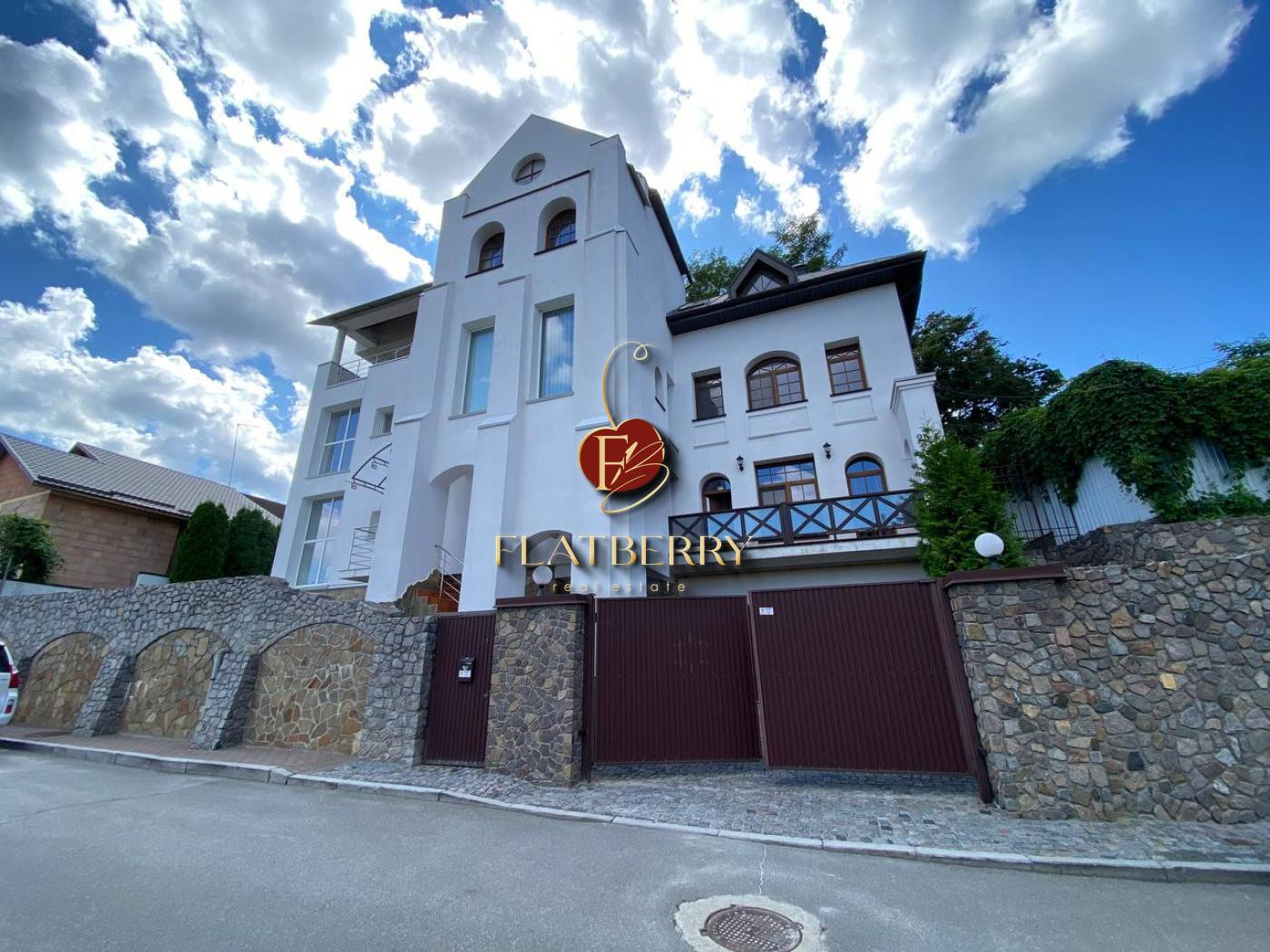Аренда 7к дома в Киеве,  Редутная ул., 25А 0