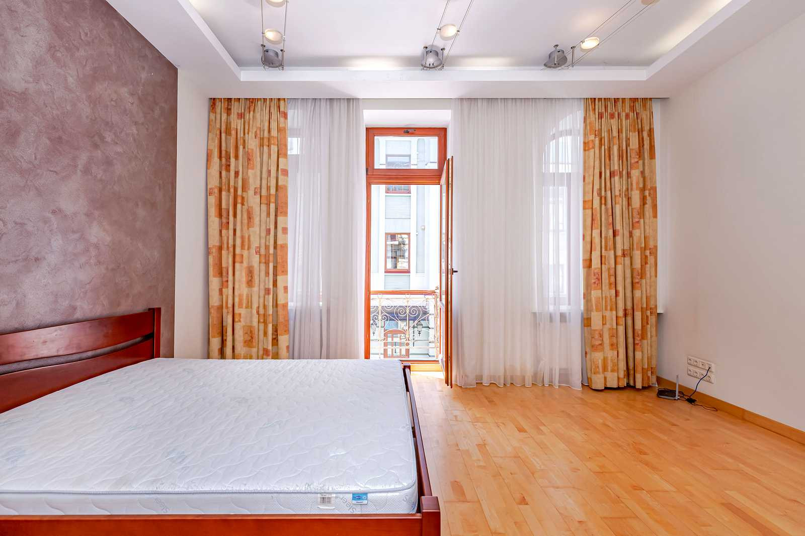 Аренда 3к квартиры в Киеве,  Воздвиженка, Воздвиженская ул., 33 11
