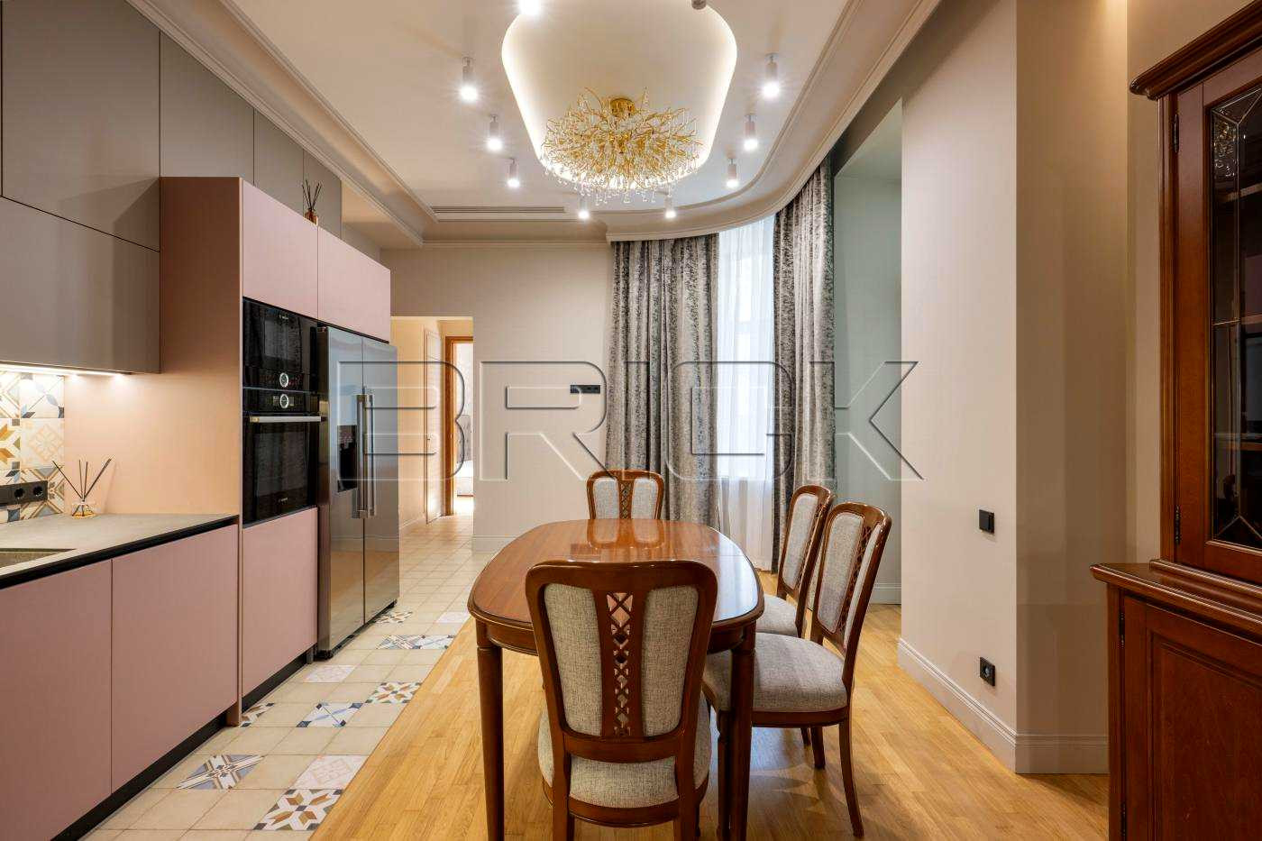 Аренда 4к квартиры в Киеве,  Коцюбинского Михаила ул., 5 3