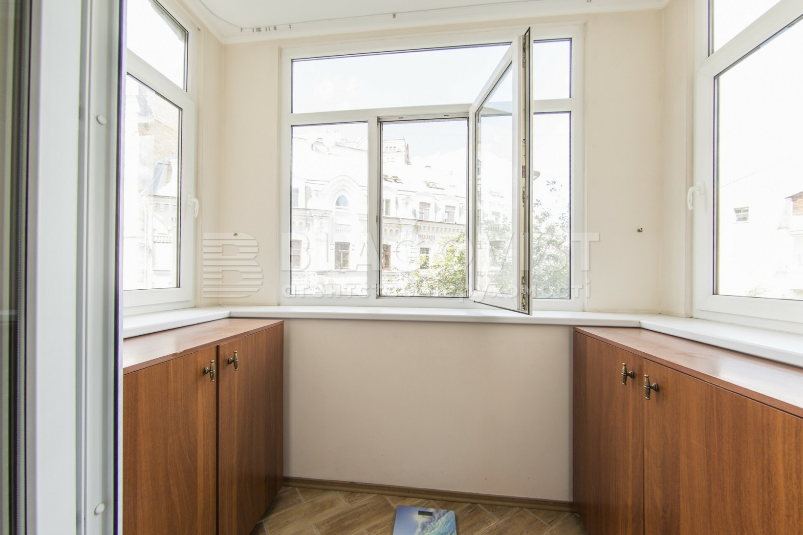 Продажа 3к квартиры в Киеве,  Малоподвальная ул., 21/8 1